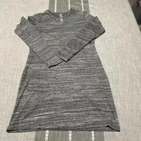 Fabletics Dresses & Skirts - Fabletics Sz Small  T Shirt Dress Long Sleeve Heathered Gray 2 Front Pockets